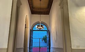 Hostal Velvet Plaza