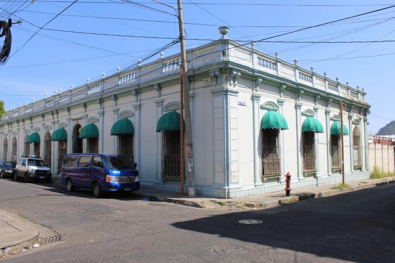 Hostal Velvet Plaza Santa Ana Exterior photo